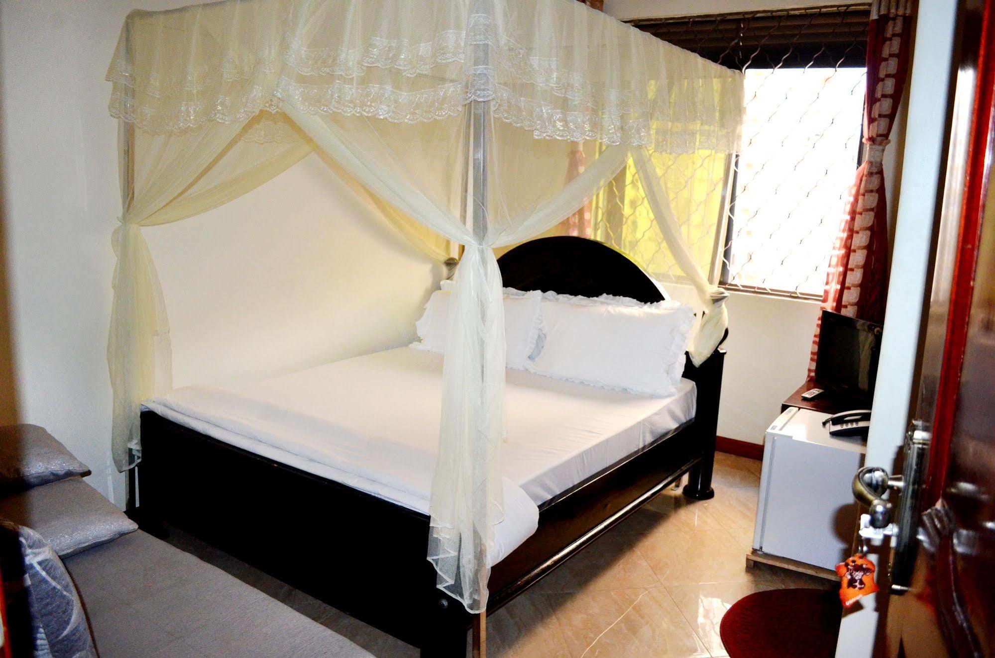 Great Wolf Hotel Entebbe Eksteriør bilde